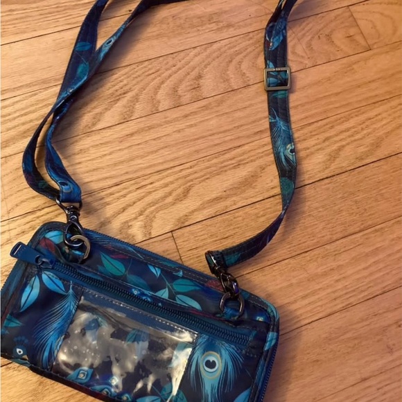 Blue Floral Quilted Wristlet Wallet - Picture 2 of 4